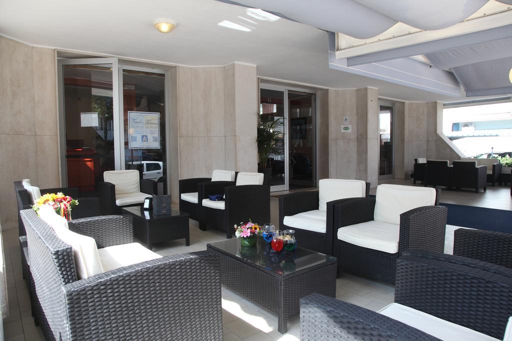 Hotel Bettina ลิโดดิเยโซโล ภายนอก รูปภาพ