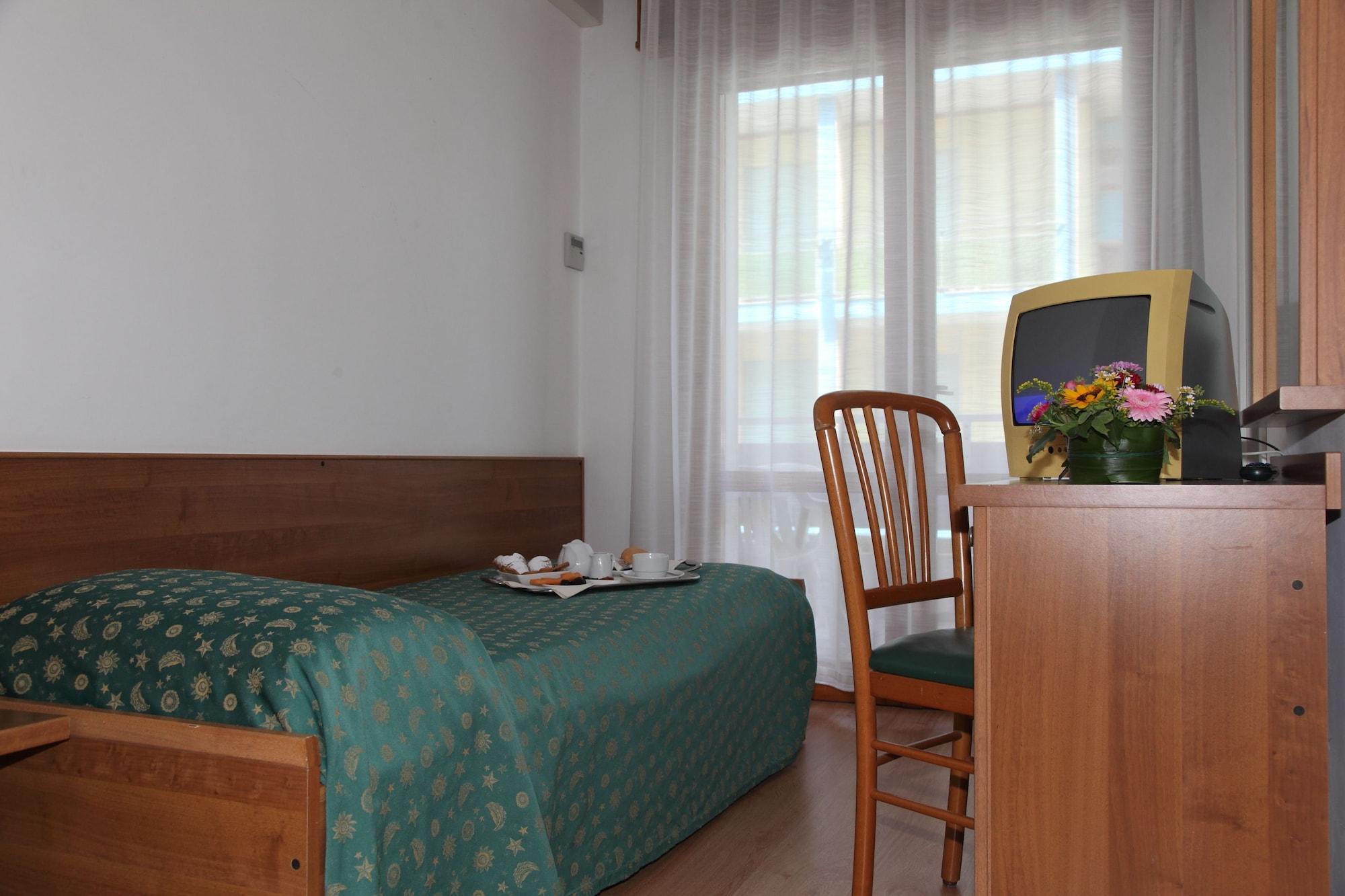 Hotel Bettina ลิโดดิเยโซโล ภายนอก รูปภาพ