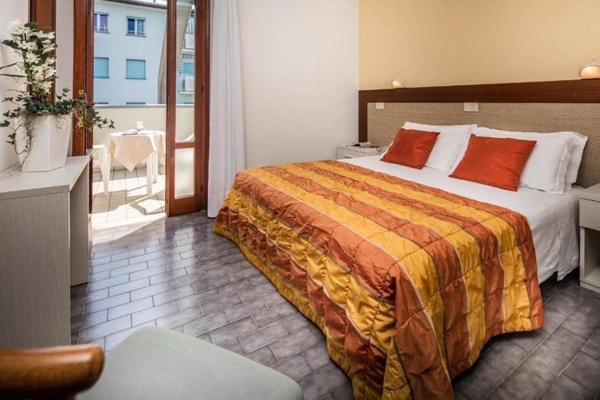 Hotel Bettina ลิโดดิเยโซโล ภายนอก รูปภาพ