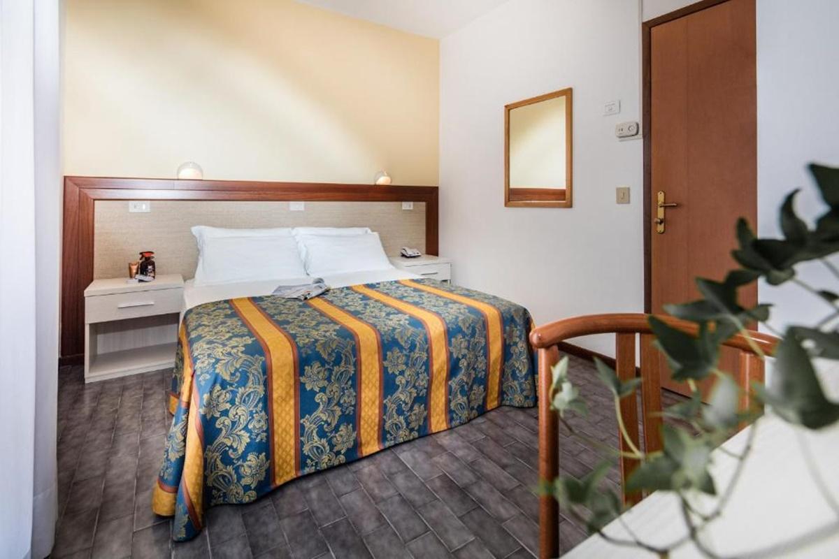 Hotel Bettina ลิโดดิเยโซโล ภายนอก รูปภาพ