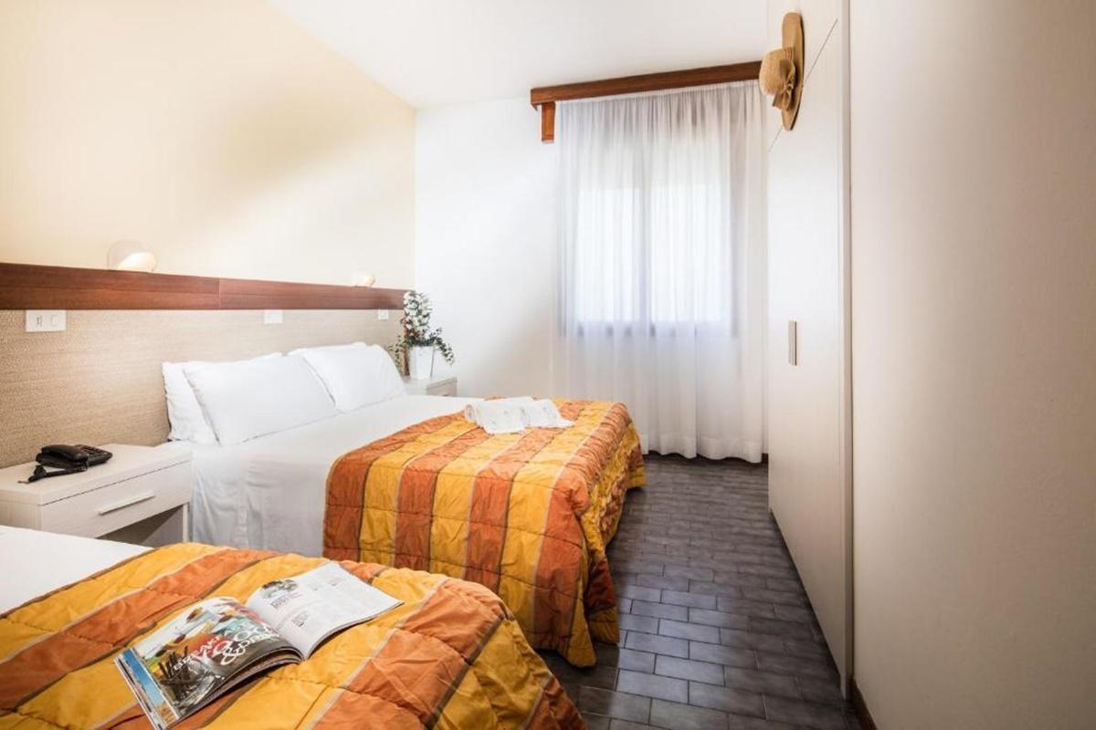 Hotel Bettina ลิโดดิเยโซโล ภายนอก รูปภาพ