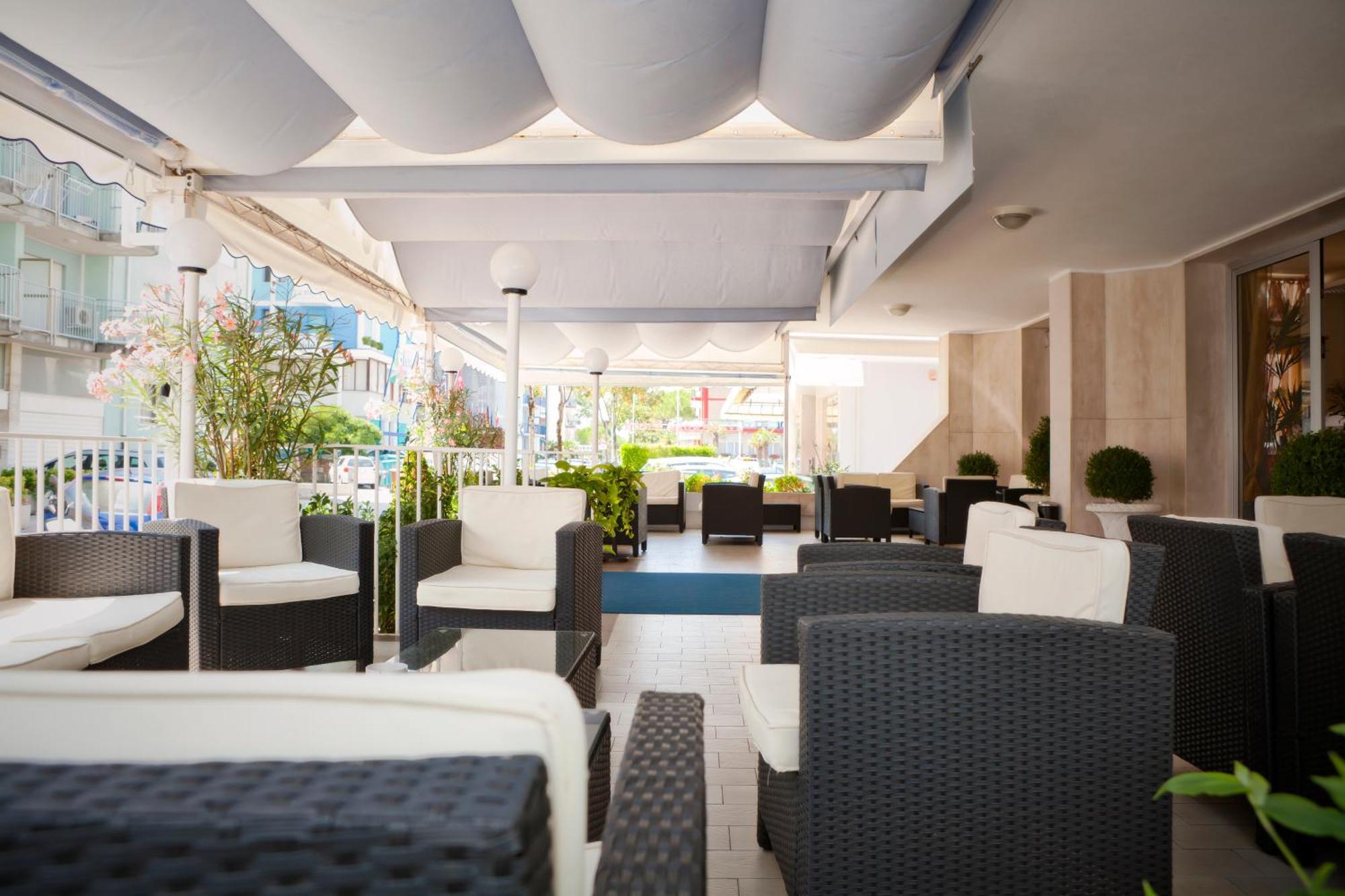 Hotel Bettina ลิโดดิเยโซโล ภายนอก รูปภาพ