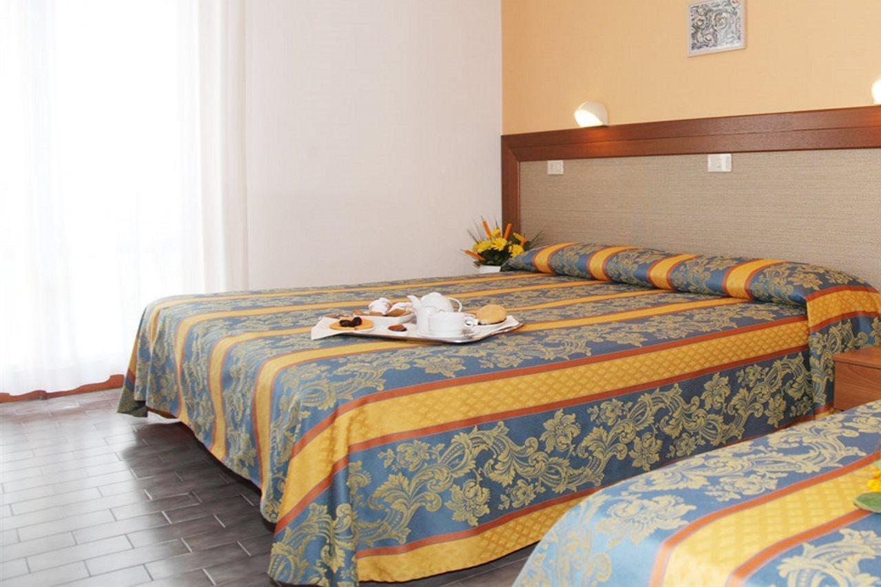 Hotel Bettina ลิโดดิเยโซโล ภายนอก รูปภาพ