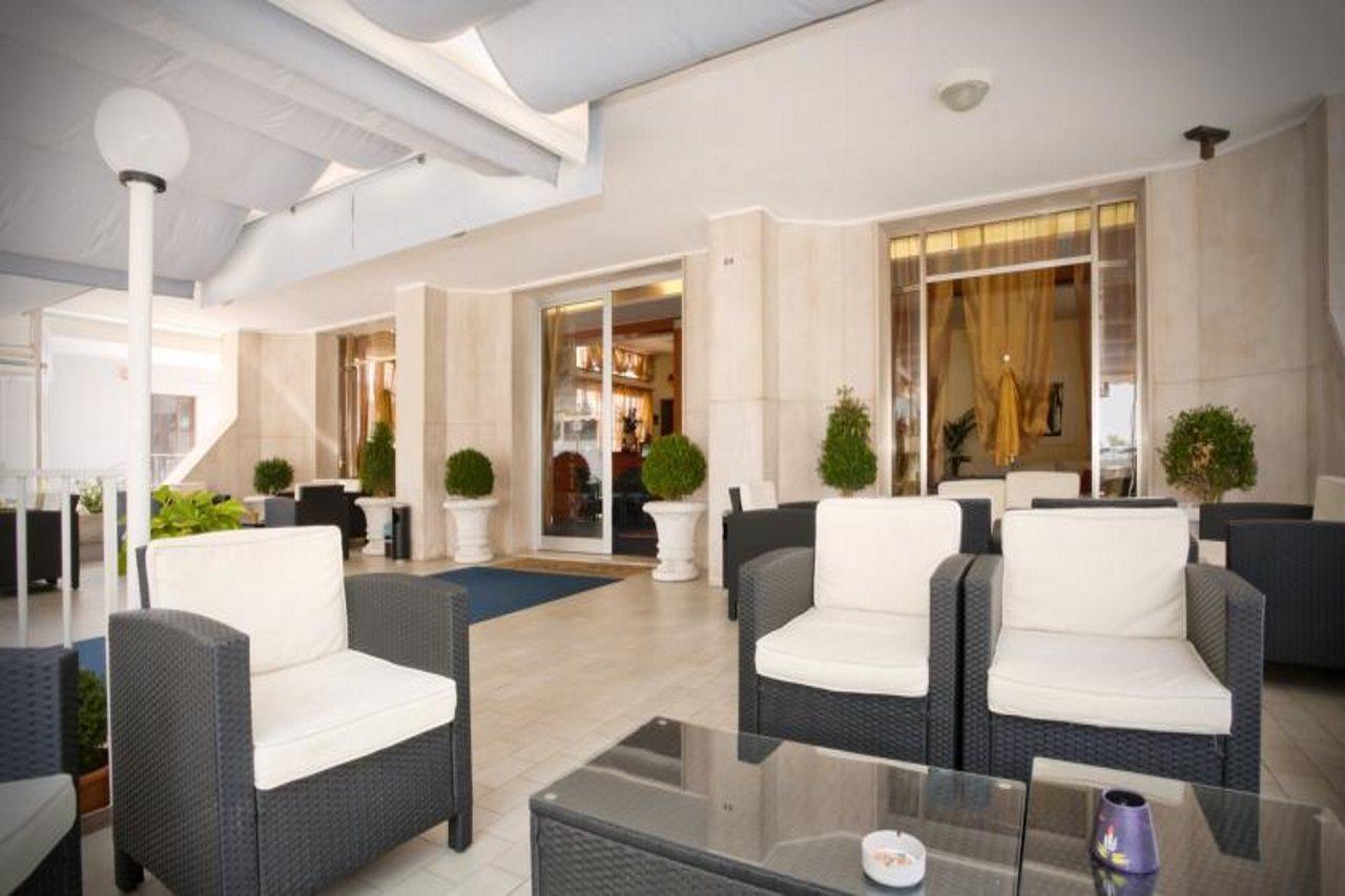 Hotel Bettina ลิโดดิเยโซโล ภายนอก รูปภาพ