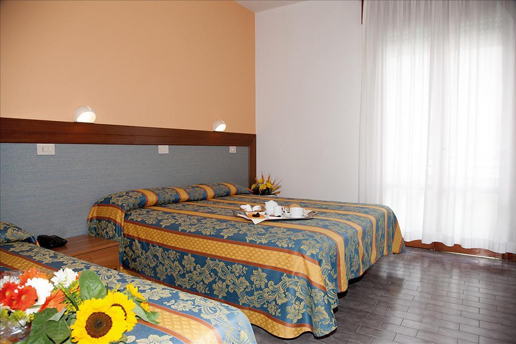 Hotel Bettina ลิโดดิเยโซโล ภายนอก รูปภาพ