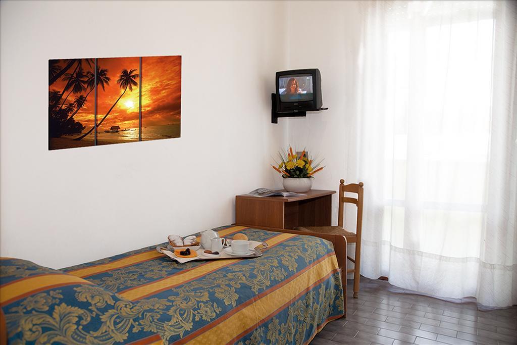 Hotel Bettina ลิโดดิเยโซโล ภายนอก รูปภาพ