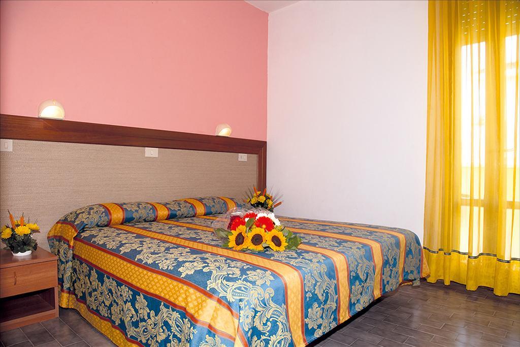 Hotel Bettina ลิโดดิเยโซโล ภายนอก รูปภาพ