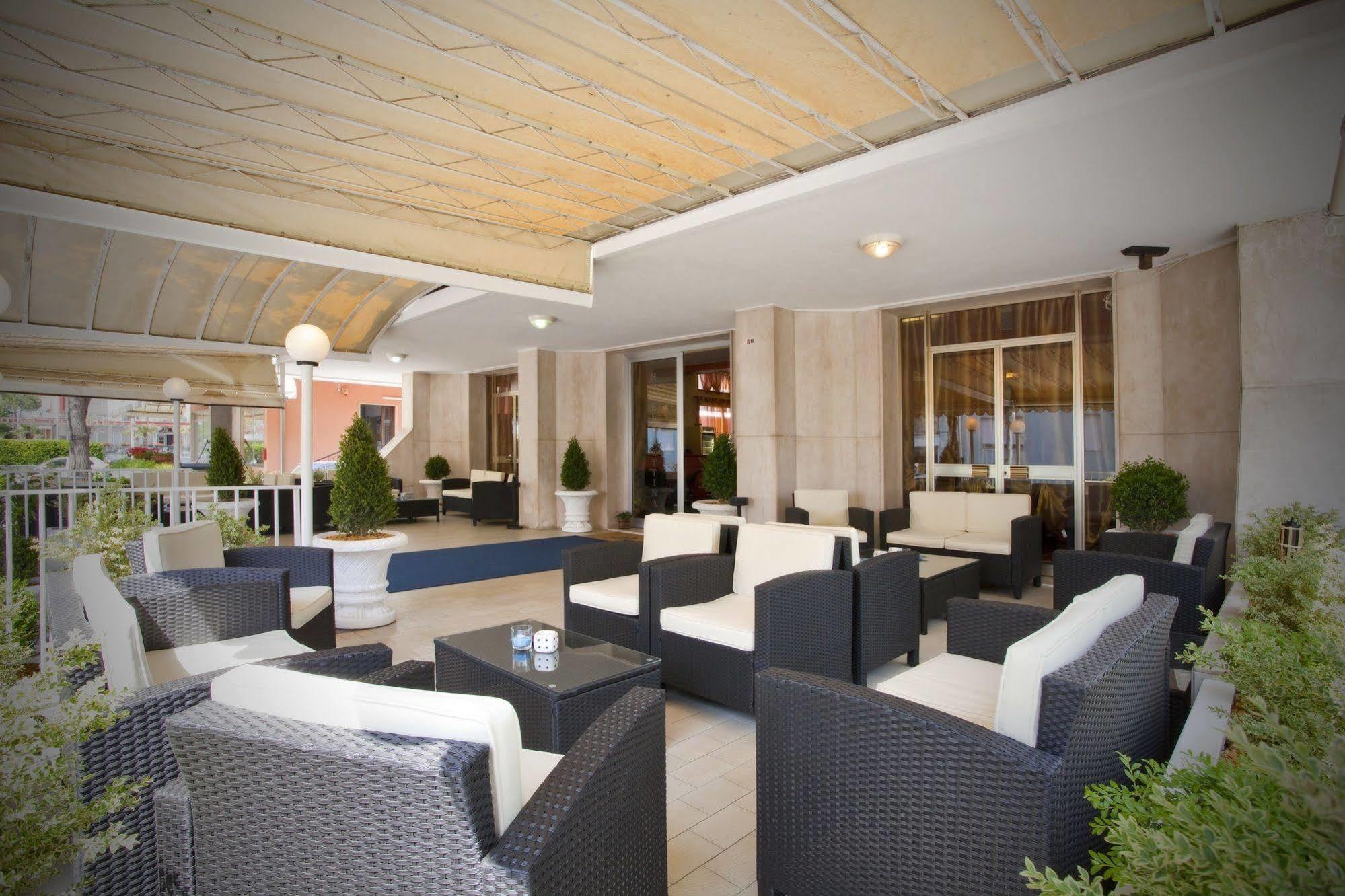 Hotel Bettina ลิโดดิเยโซโล ภายนอก รูปภาพ